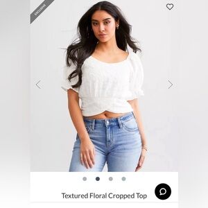 Textured Floral Cropped Top. Size small. NWT